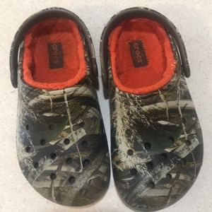 Boys crocs